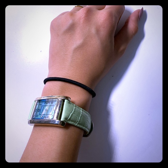 Gossip Wrist Watch! - Picture 1 of 3